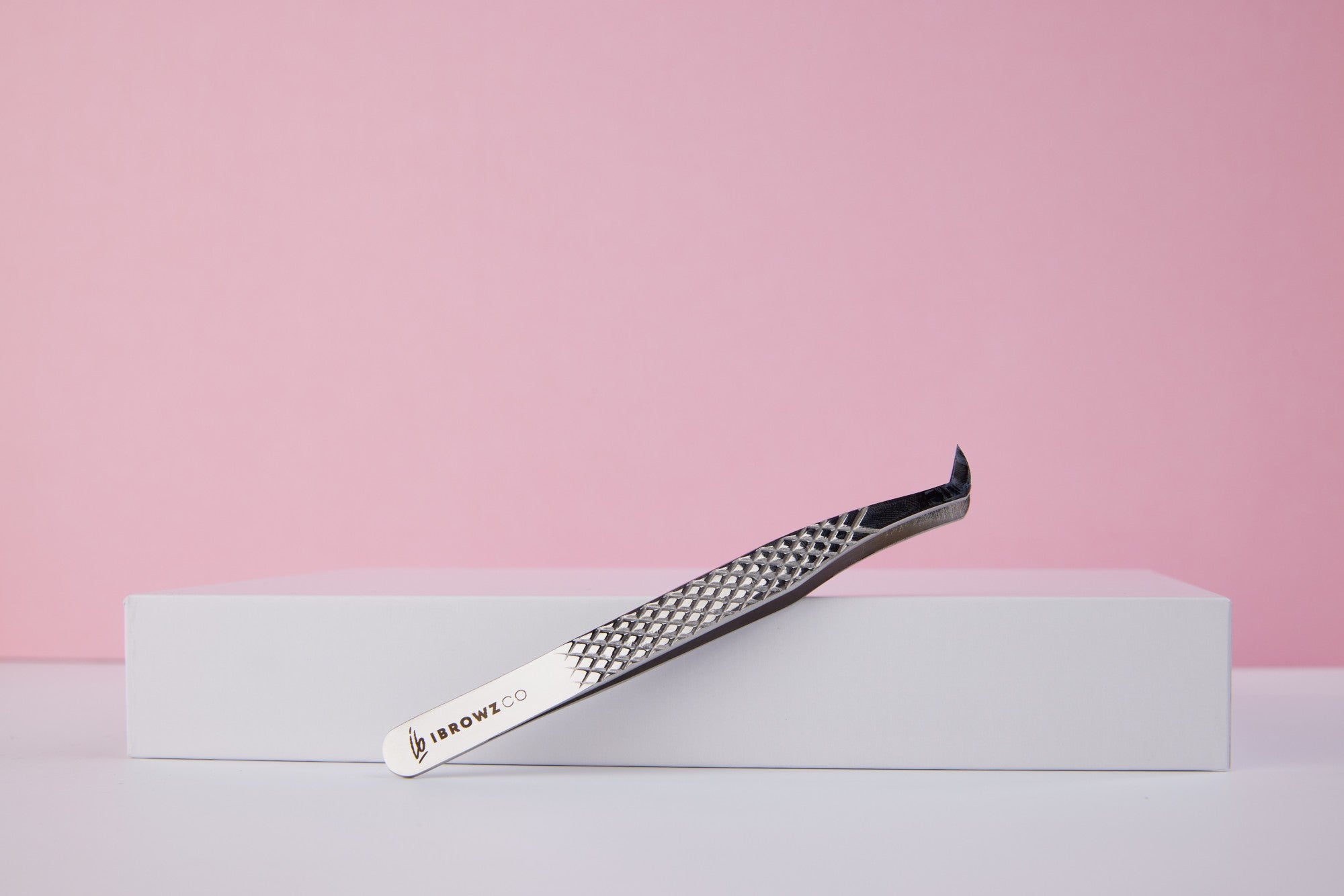 Short Booted Tweezer